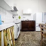 Apartment Dimora Sarzano Acquario - Genovabnb It